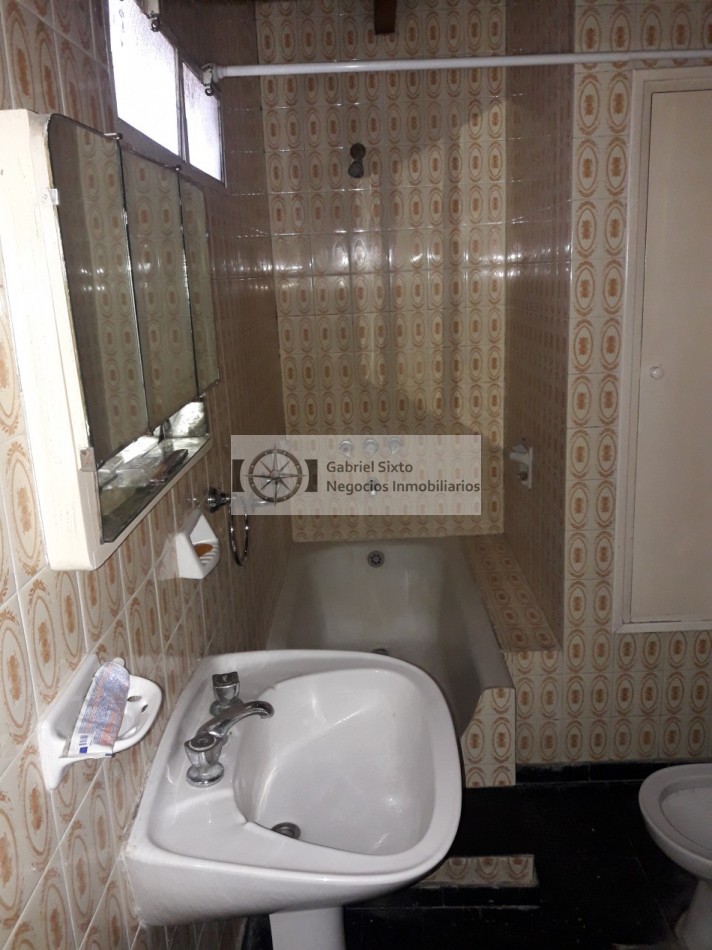VENTA PROPIEDAD CIUDAD CALLE RODRIGUEZ CASI MOLDES 3 DORM 2 BÑ, PATIO CHURAS COCHERA