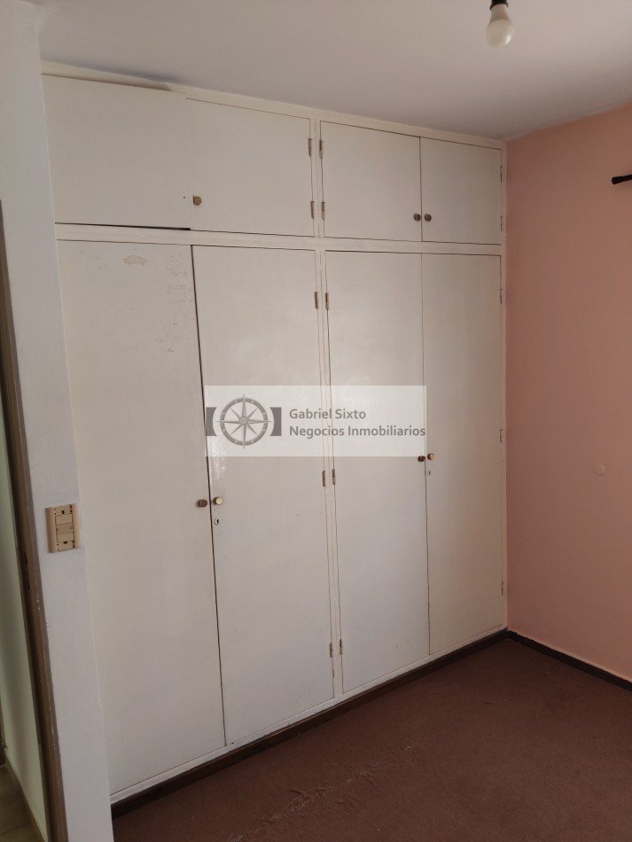 VENTA DEPTO 6ta secc J A CALLE 727. 3 dorm muy amplio 1° piso con COCHERA 