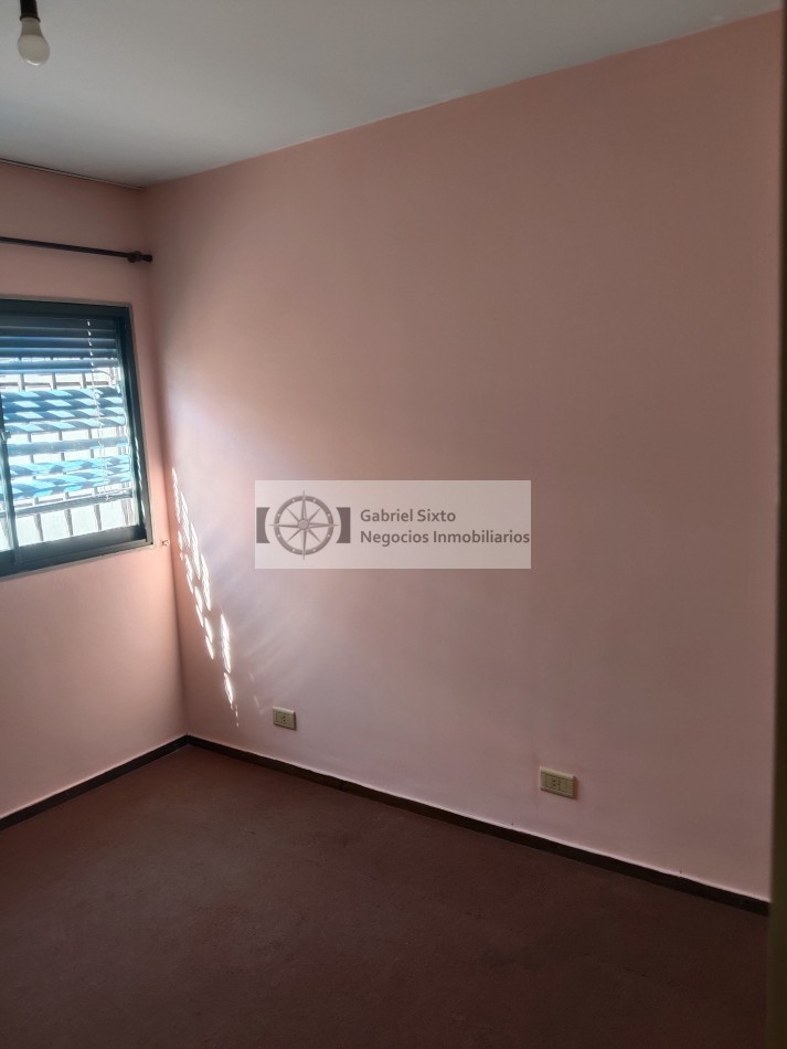 VENTA DEPTO 6ta secc J A CALLE 727. 3 dorm muy amplio 1° piso con COCHERA 