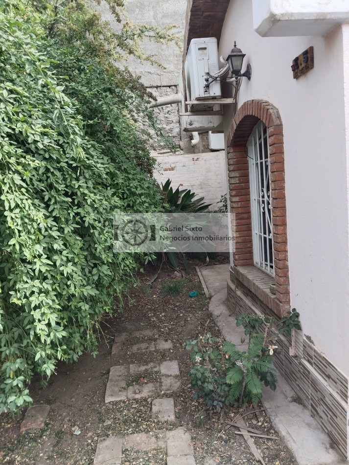 VENTA CASA B° 12 DE JUNIO NORTE LAS HERAS 2 DORM, COCHERA PASANTE 