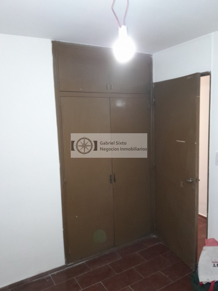 VENTA CASA B° UJEMVI LAS HERAS 4 DORM 2 BÑ COCHERA TECHADA. IMPECABLE!!!