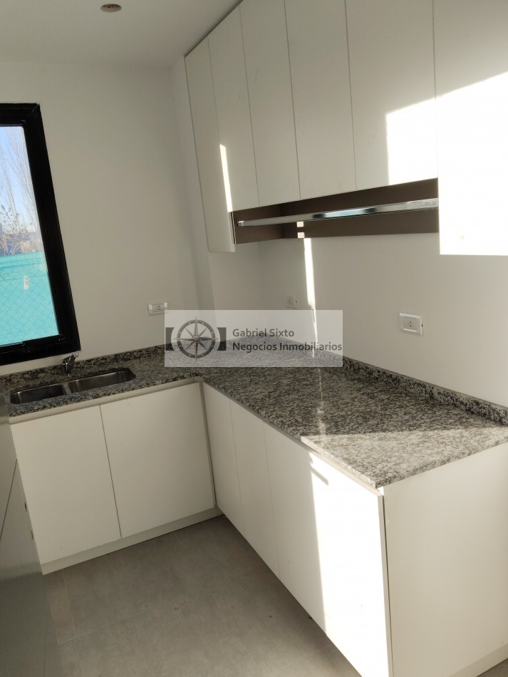 VENTA CASA A ESTRENAR MAIPU B° PRIVADO L LUISA - 3 DORM, COCHERA DOBLE 3 BÑ TODO PLANTA BAJA