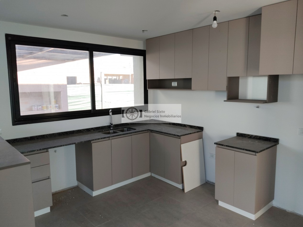 VENTA CASA A ESTRENAR MAIPU B° PRIVADO L LUISA - 3 DORM, COCHERA DOBLE 3 BÑ TODO PLANTA BAJA