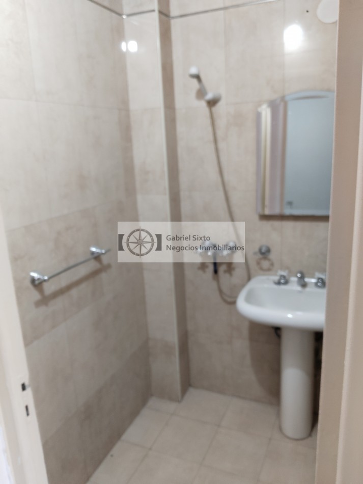 ALQUILER CASA AMPLIA 6ta secc. RODRIGUEZ casi esq, MOLDES 3 dorm 2 bñ cochera