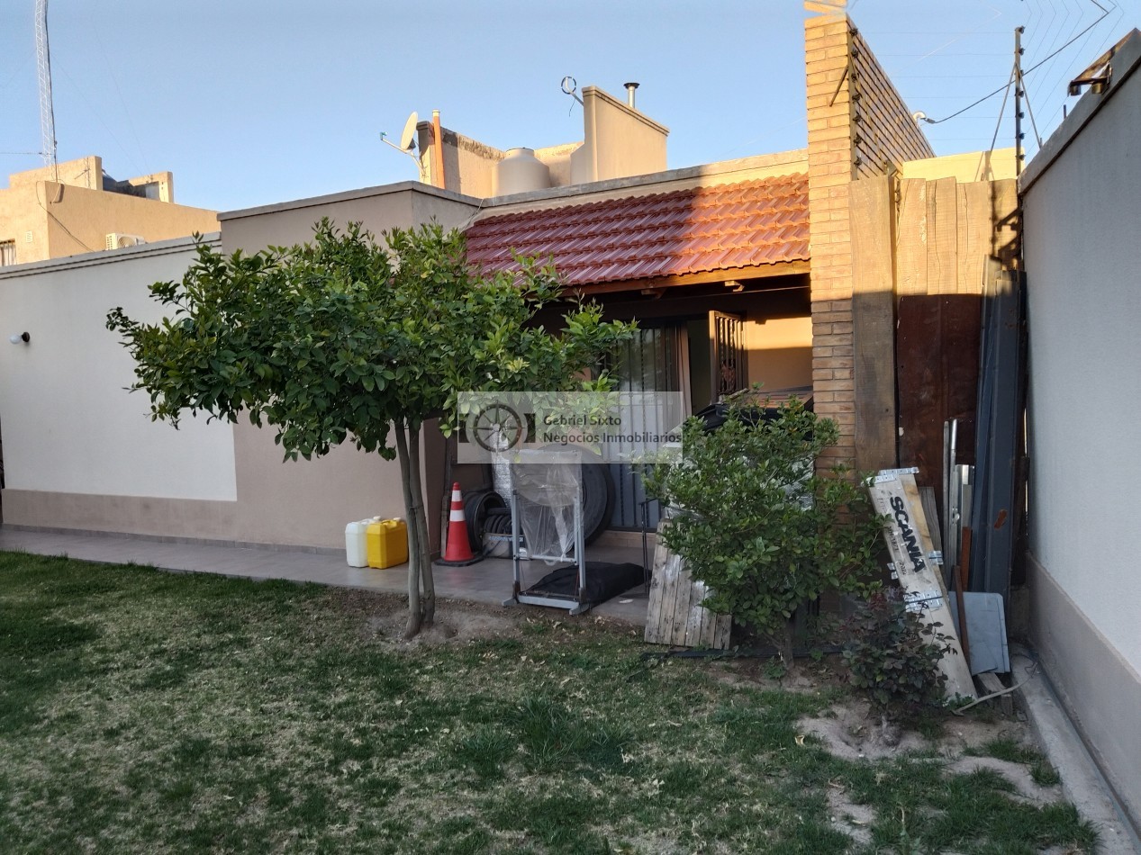 VENTA CASA ESQUINA IMPECABLE MAIPU 3 DRM, 2BÑ. SALON, PILETA, QUINCHO. DOBLE COCHERA