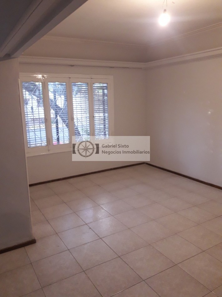 VENTA PROPIEDAD CIUDAD CALLE RODRIGUEZ CASI MOLDES 3 DORM 2 BÑ, PATIO CHURAS COCHERA