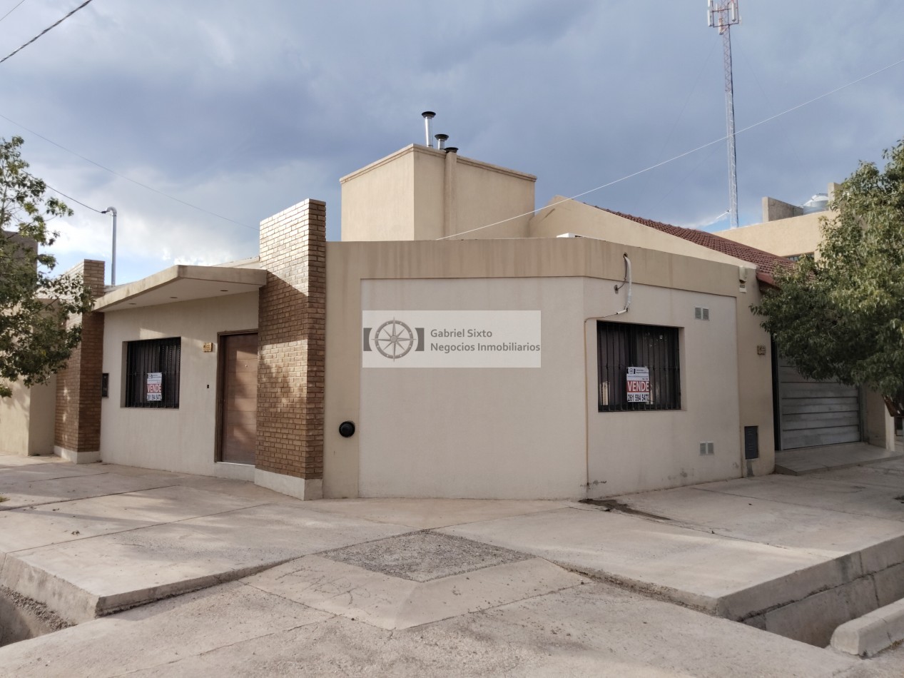 VENTA CASA ESQUINA IMPECABLE MAIPU 3 DRM, 2BÑ. SALON, PILETA, QUINCHO. DOBLE COCHERA