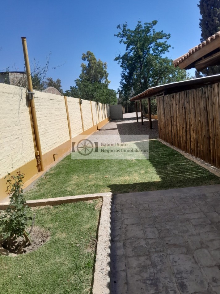 ALQUILER CASA EN COMPLEJO PRIVADO (VILLA EUGENIA Bermejo) 2 dorm. cochera doble, acceso por control remoto
