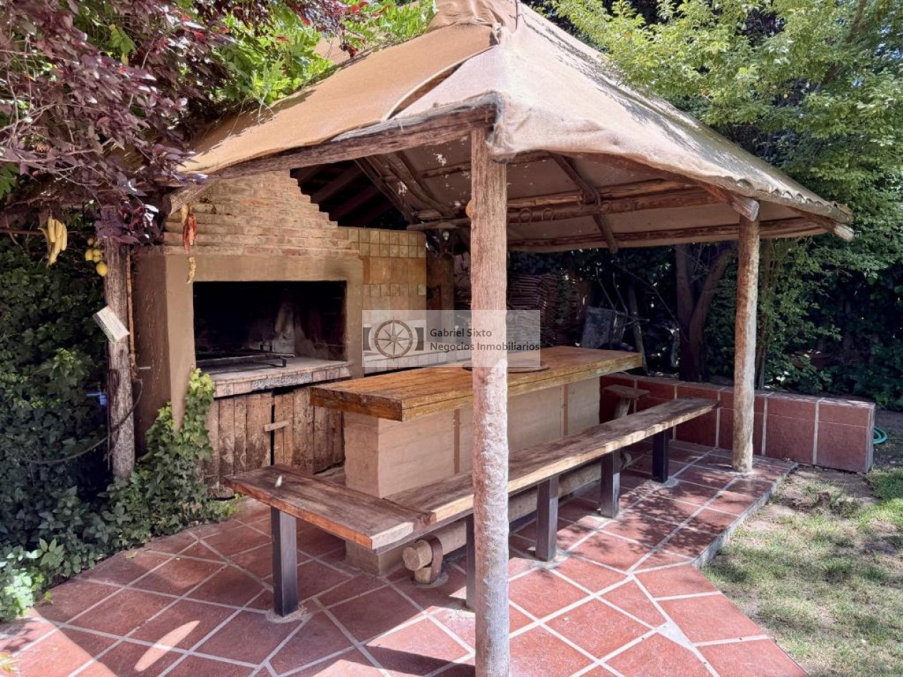 ALQUILER CASA CATEGORIA, CHACRAS DE CORIA (B° WILRRY) PISCINA 4 DORM 3 BÑ COCH. IMPECABLE