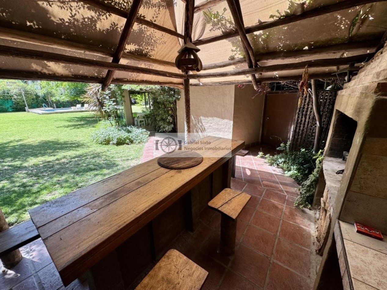 ALQUILER CASA CATEGORIA, CHACRAS DE CORIA (B° WILRRY) PISCINA 4 DORM 3 BÑ COCH. IMPECABLE
