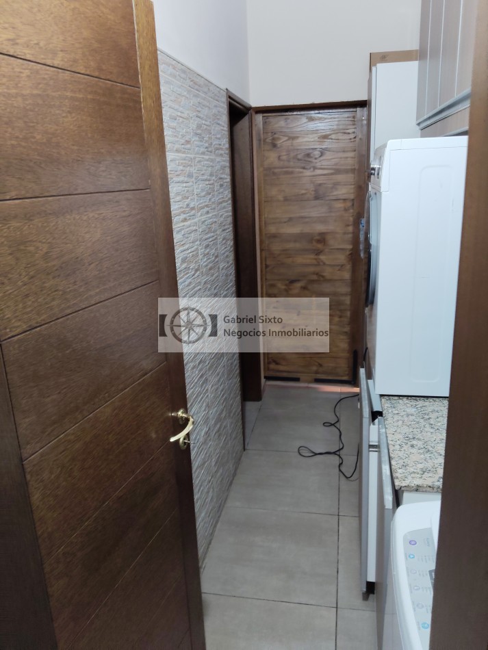 VENTA CASA ESQUINA IMPECABLE MAIPU 3 DRM, 2BÑ. SALON, PILETA, QUINCHO. DOBLE COCHERA