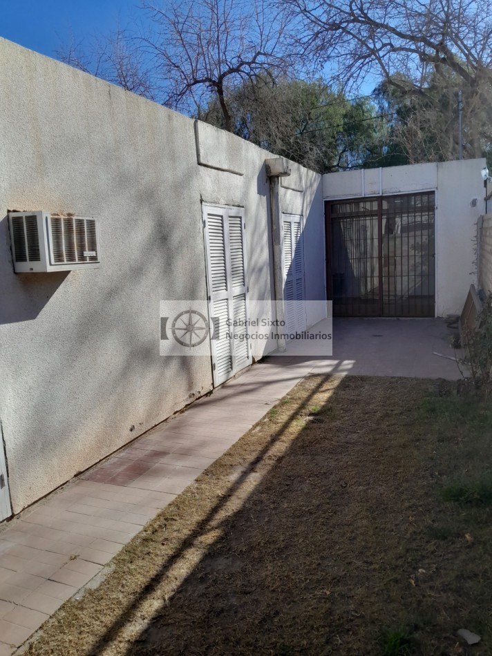 VENTA CASA B° UJEMVI LAS HERAS 4 DORM 2 BÑ COCHERA TECHADA. IMPECABLE!!!