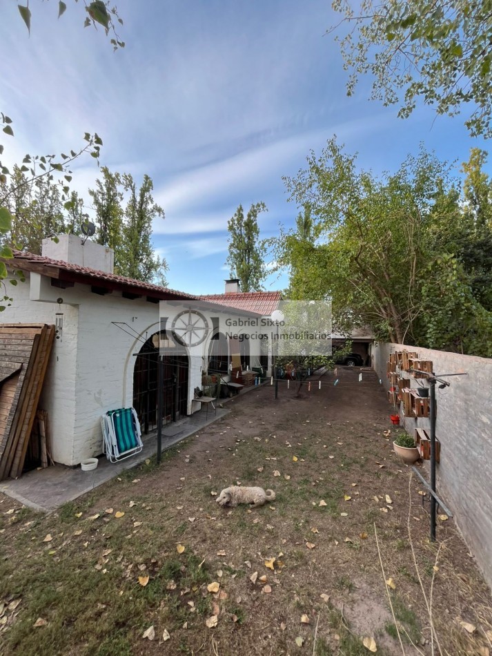 VENTA CASA EN BARRIO CERRADO DE GUAYMALLEN 3 DORM 2BÑ MUY AMPLIA
