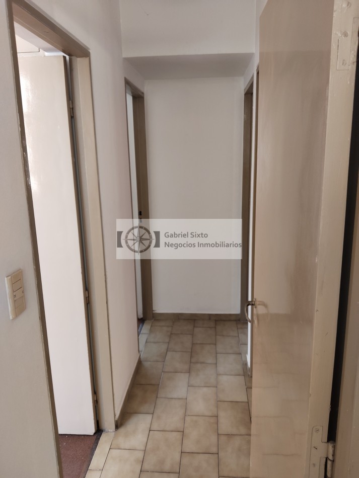 VENTA DEPTO 6ta secc J A CALLE 727. 3 dorm muy amplio 1° piso con COCHERA 