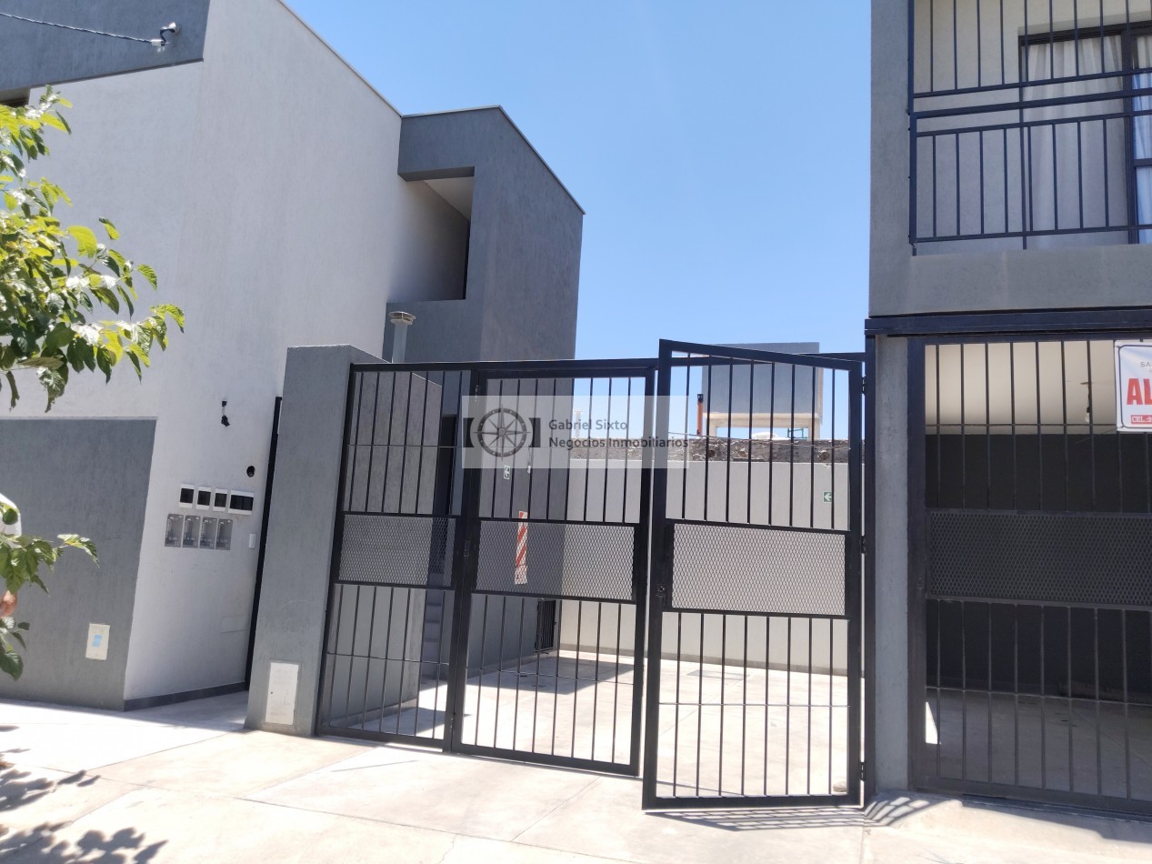 VENTA DEPTO B° INKA 3 DORM 2 BÑ, PATIO COCHERA, IMPECABLE. 