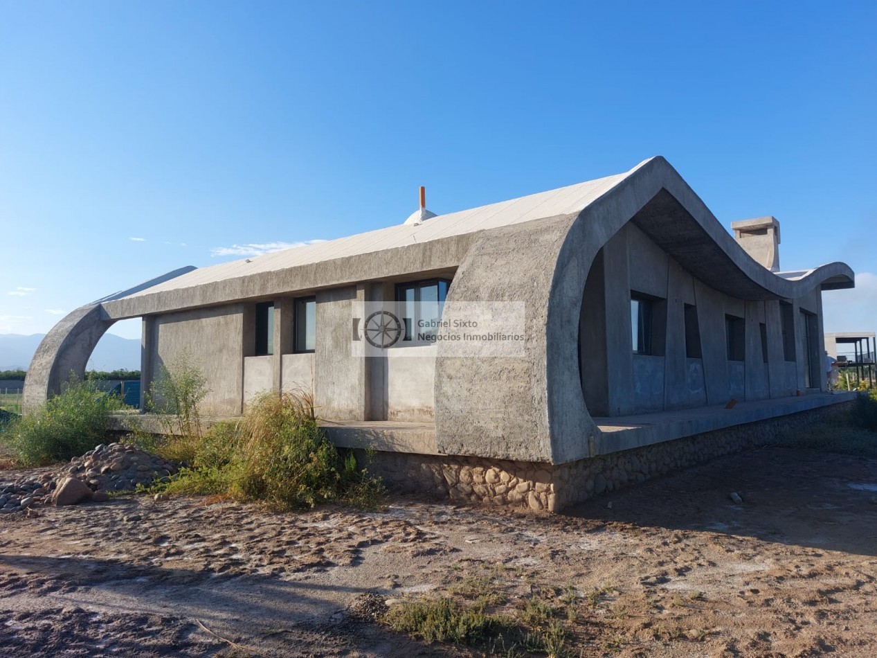 VENTA CHALET IMPONENTE EN EL SAUCE GUAYMALLEN, OBRA ARQUITECTONICA