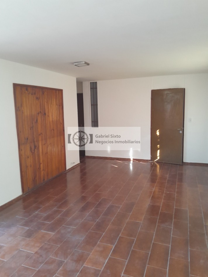 VENTA CASA B° UJEMVI LAS HERAS 4 DORM 2 BÑ COCHERA TECHADA. IMPECABLE!!!