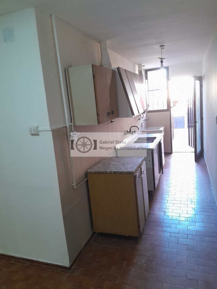 VENTA CASA B° UJEMVI LAS HERAS 4 DORM 2 BÑ COCHERA TECHADA. IMPECABLE!!!