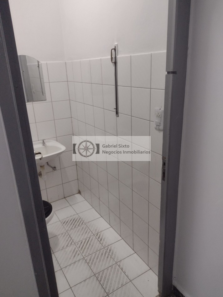 ALQUILER LOCAL COMERCIAL CARRIL GODOY CRUZ A 400 MTS DE CONTANERA 