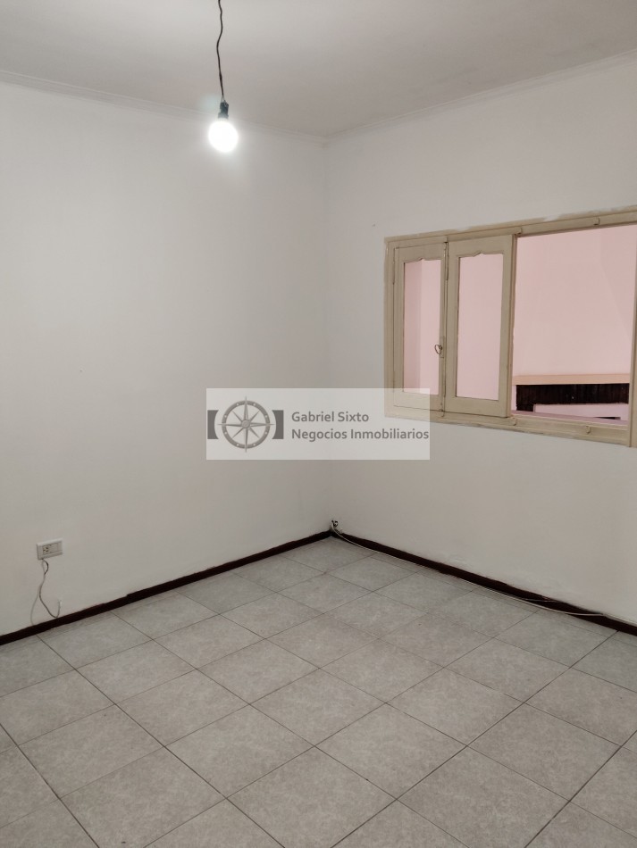 ALQUILER CASA AMPLIA 6ta secc. RODRIGUEZ casi esq, MOLDES 3 dorm 2 bñ cochera