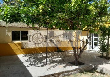 ALQUILER CASA EN COMPLEJO PRIVADO (VILLA EUGENIA Bermejo) 2 dorm. cochera doble, acceso por control remoto 